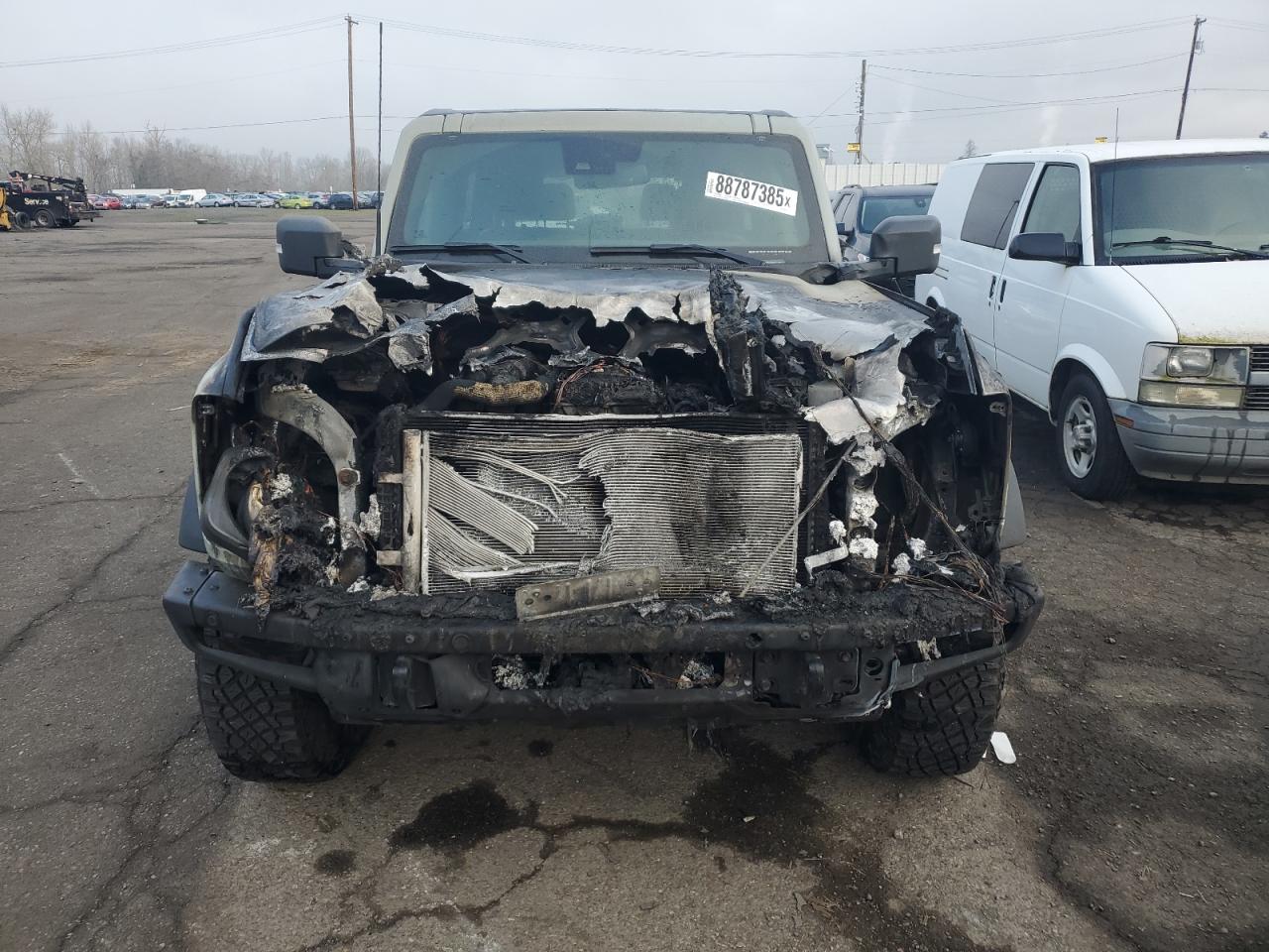 2021 Ford Bronco VIN 1FMDE5CH2MLA68172 Copart auction photo, vandalism / burn damage thumbnail 5