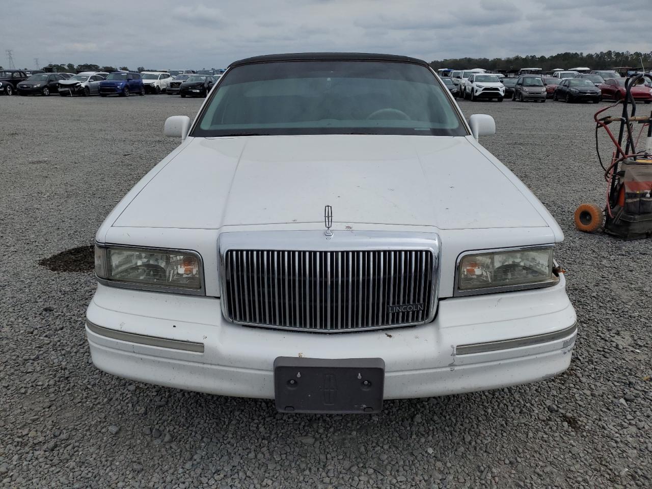 1996 Lincoln Town Car VIN 1LNLM81WXVY736550 Copart auction photo, rear end damage thumbnail 5