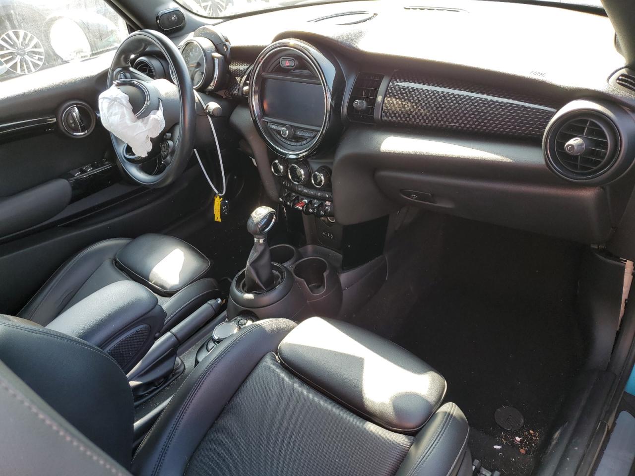 2018 MINI Cooper VIN WMWWG9C5XJ3C82701 Copart auction photo, front end / minor dent/scratches damage thumbnail 8