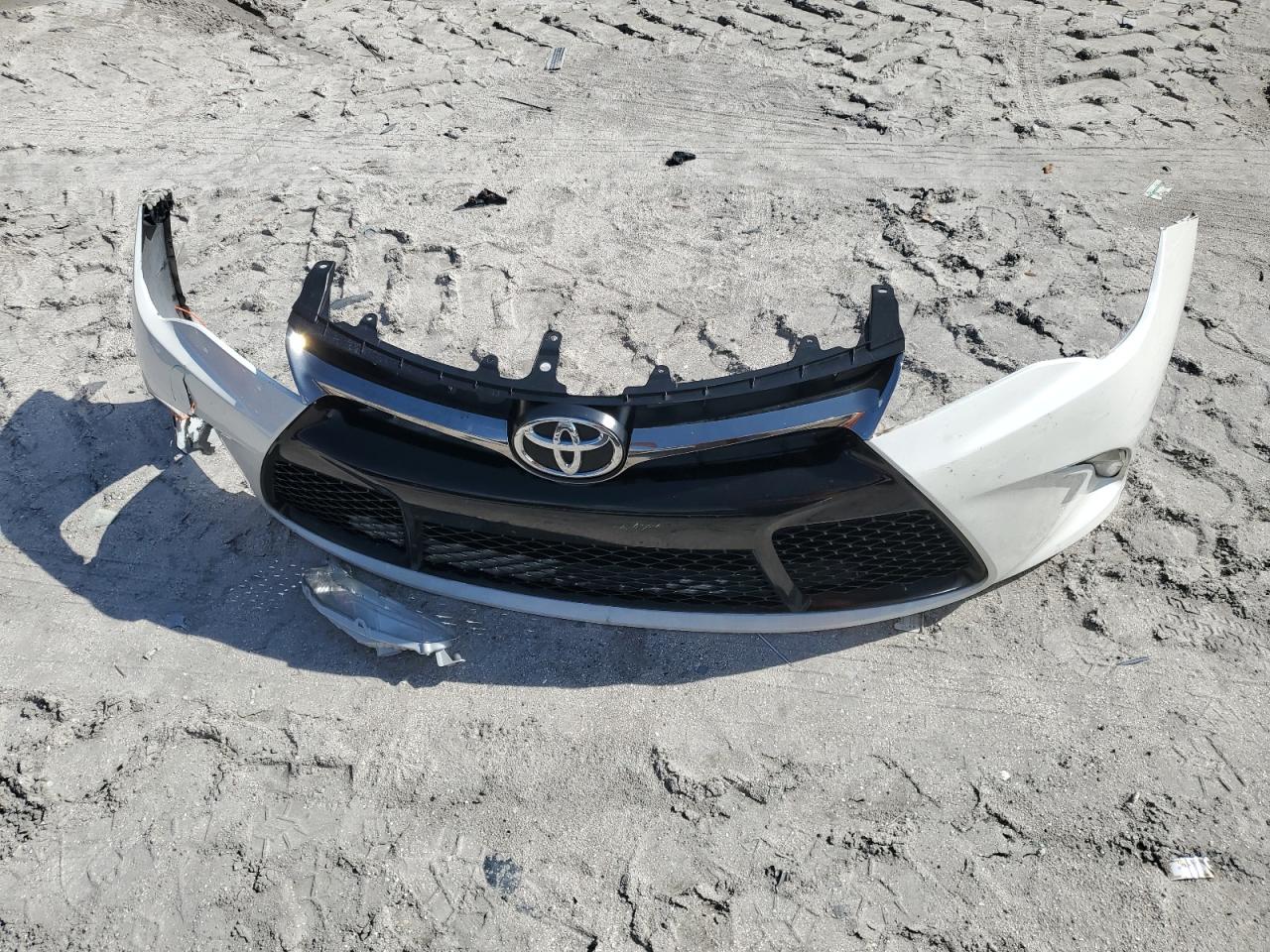 2015 Toyota Camry VIN 4T1BF1FK4FU050614 Copart auction photo, front end / minor dent/scratches damage thumbnail 12