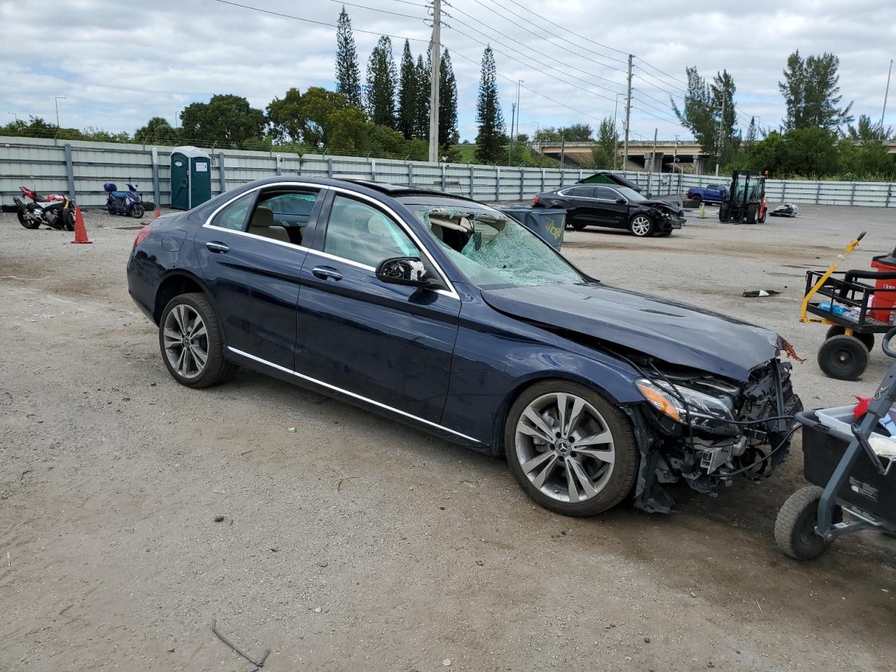 2019 Mercedes-Benz C-klasse VIN 55SWF8EB4KU304923 Copart auction photo, front end damage thumbnail 4