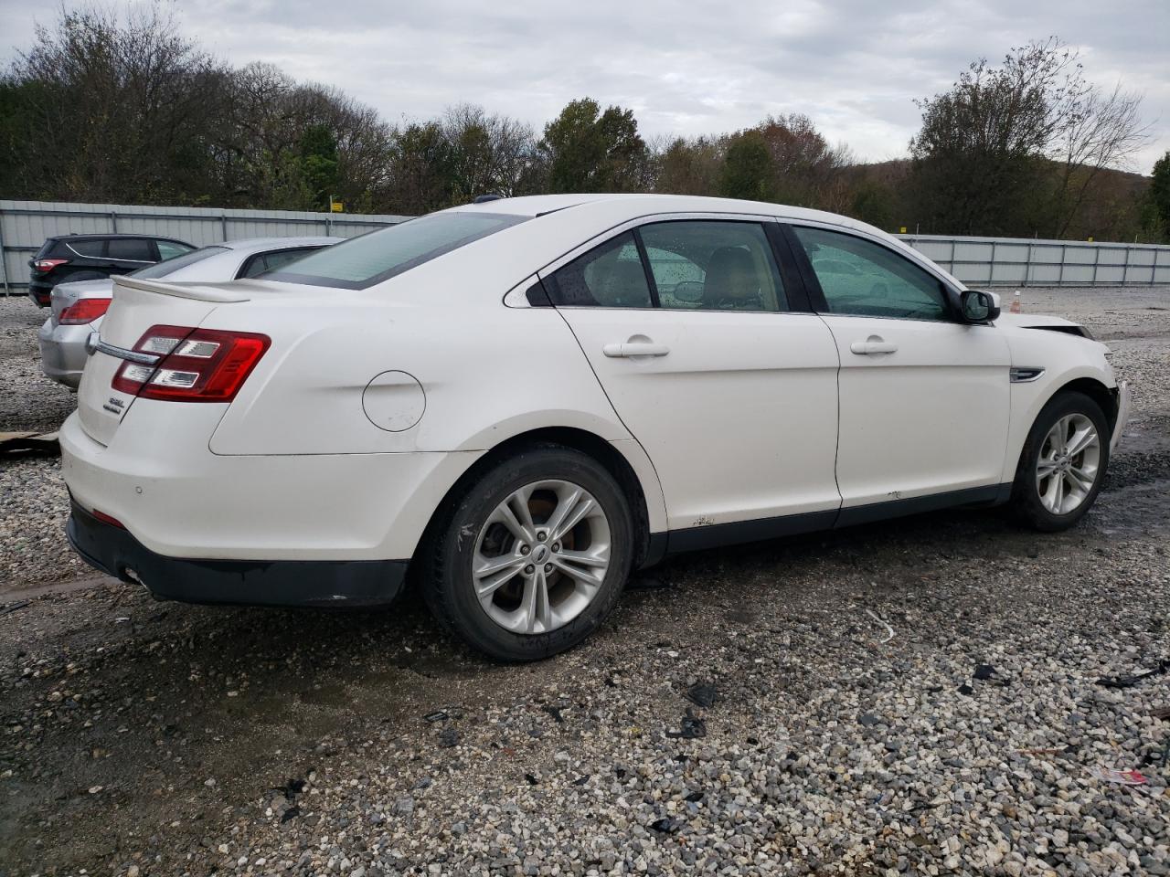 2016 Ford Taurus VIN 1FAHP2E80GG131106 Copart auction photo, front end damage thumbnail 3