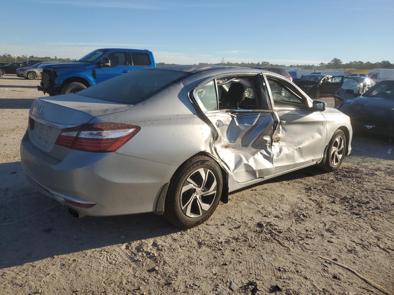 2017 Honda Accord VIN 1HGCR2F40HA143918 Copart auction photo, side / front end damage thumbnail 3