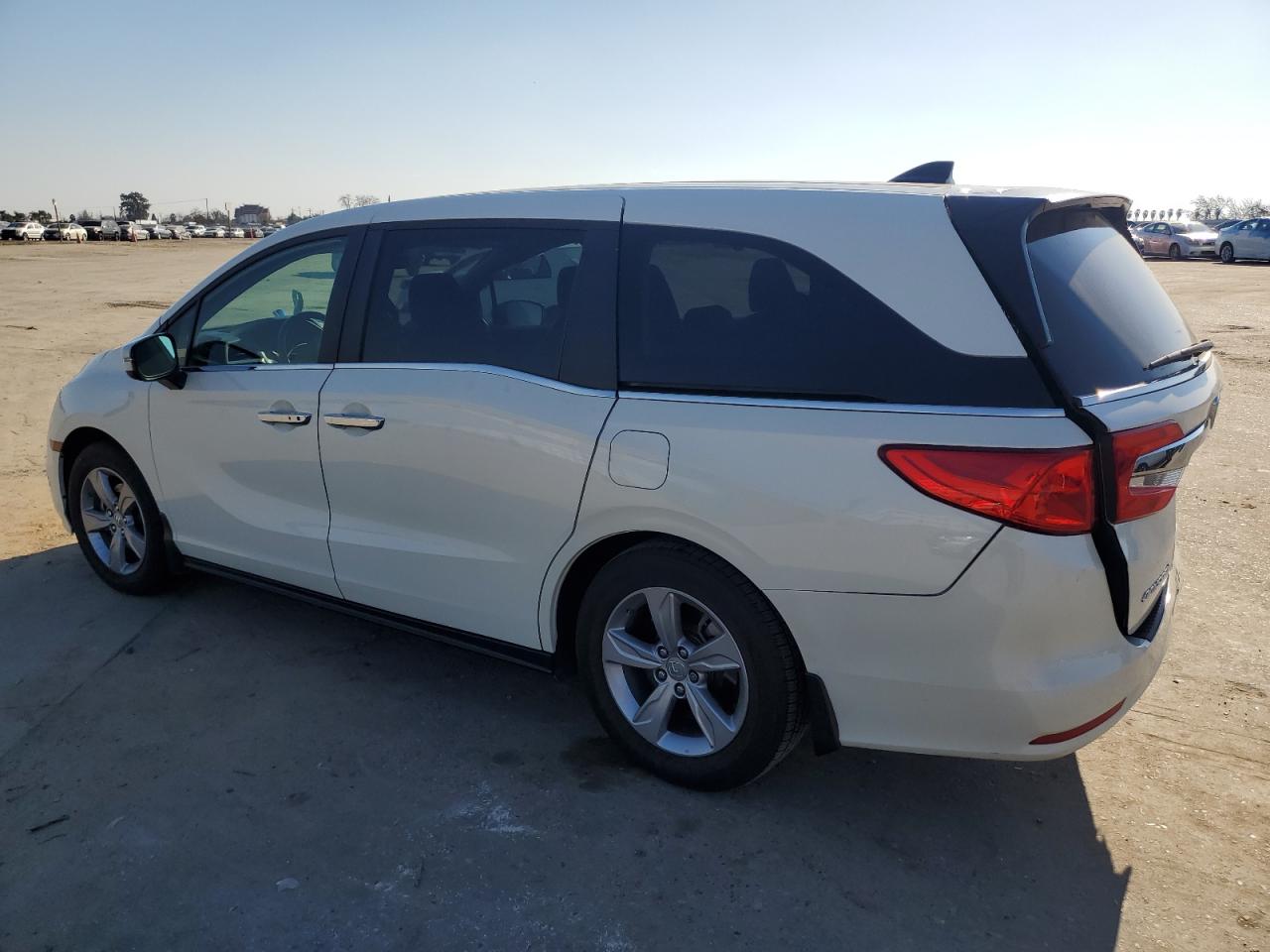 2018 Honda Odyssey VIN 5FNRL6H72JB043390 Copart auction photo, rear end damage thumbnail 2