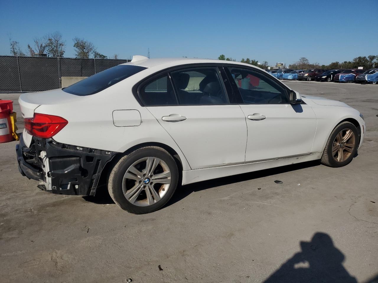 2016 BMW 3er VIN WBA8E9G57GNT81382 Copart auction photo, side / rear end damage thumbnail 3