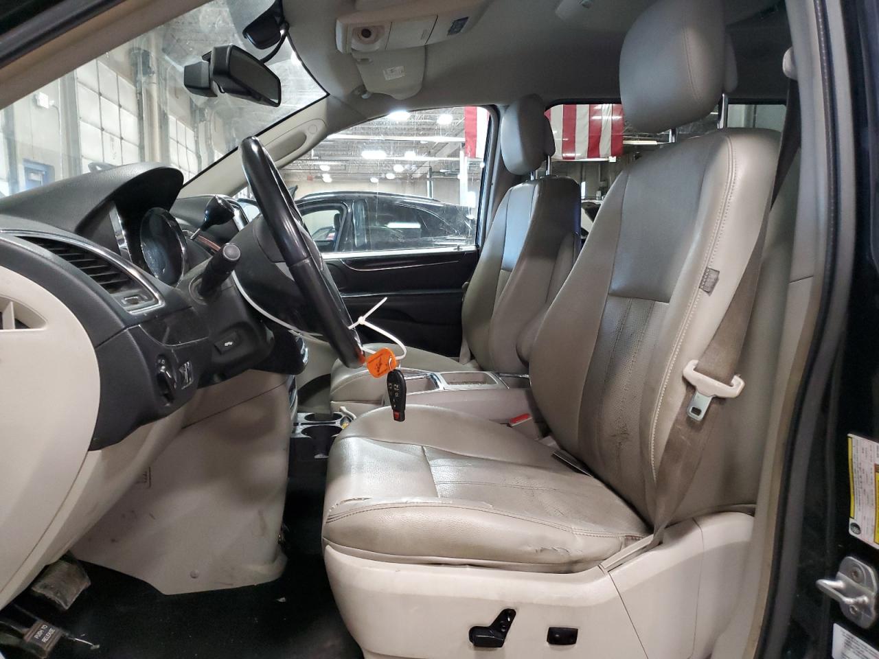 2011 Chrysler Town & Country VIN 2A4RR8DG8BR610900 Copart auction photo, front end / rear end damage thumbnail 7