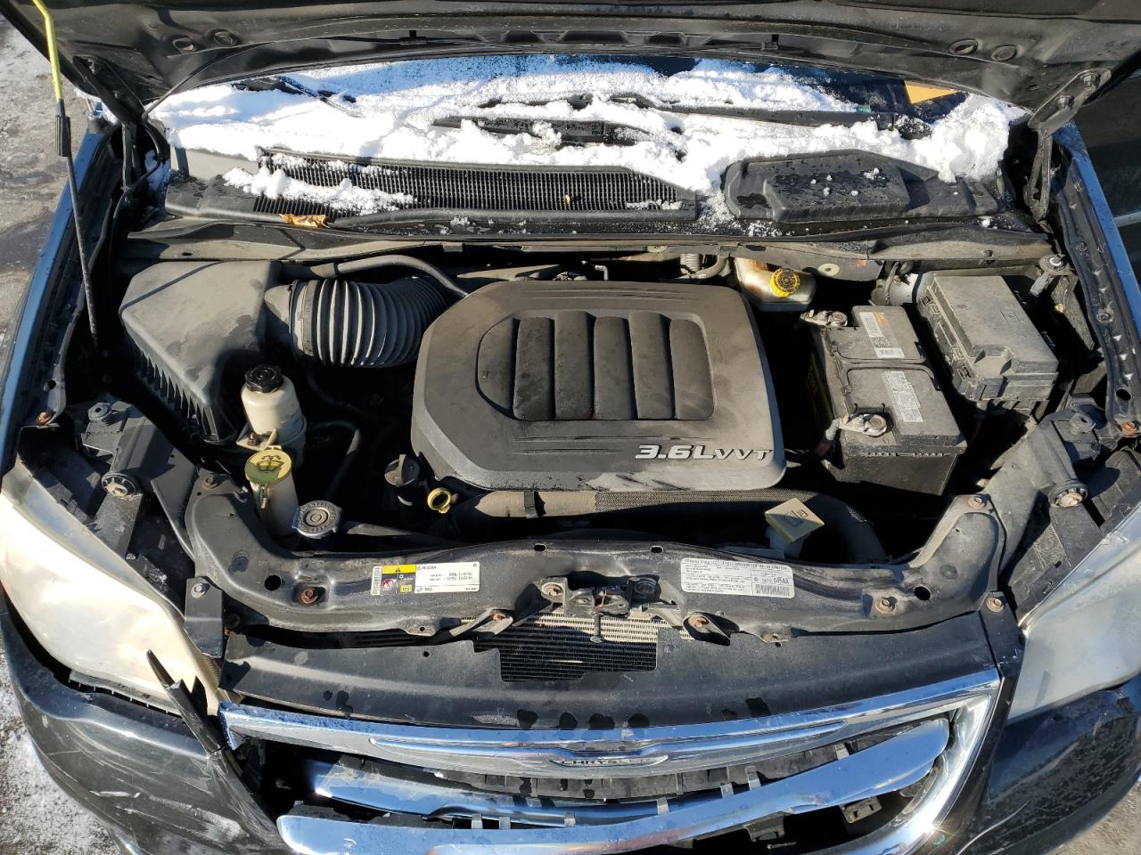2013 Chrysler Town & Country VIN 2C4RC1CG9DR588425 Copart auction photo, front end / side damage thumbnail 14