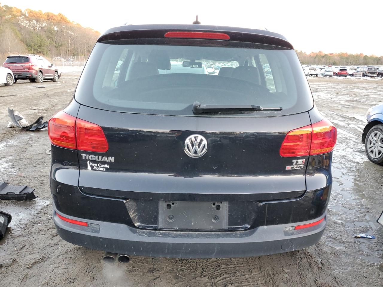 2017 Volkswagen Tiguan VIN WVGBV7AX5HK032842 Copart auction photo, front end / mechanical damage thumbnail 6