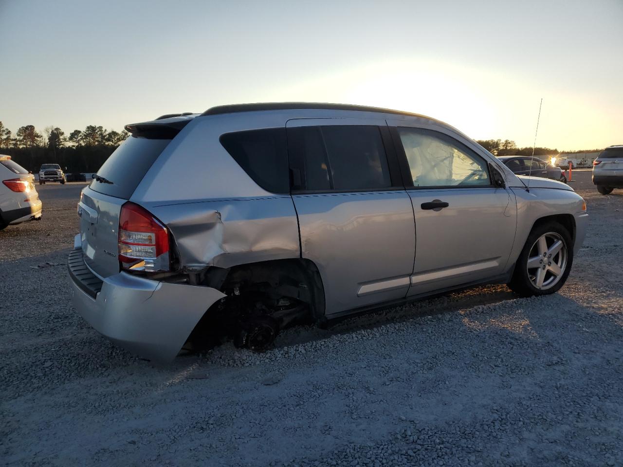 2007 Jeep Compass VIN 1J8FT57W17D302448 Copart auction photo, all over / mechanical damage thumbnail 3