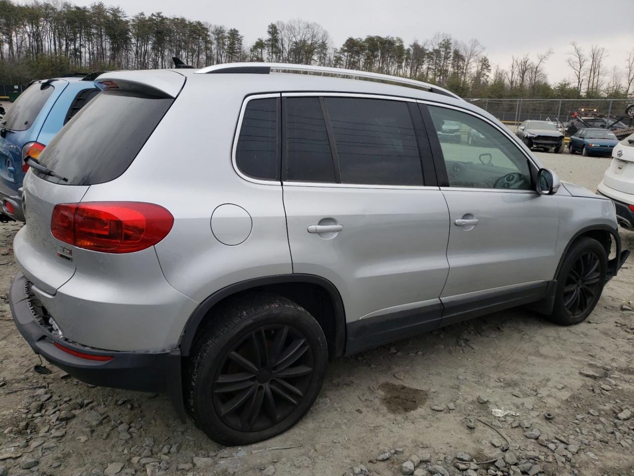 2016 Volkswagen Tiguan VIN WVGBV7AX2GW607339 Copart auction photo, front end damage thumbnail 3