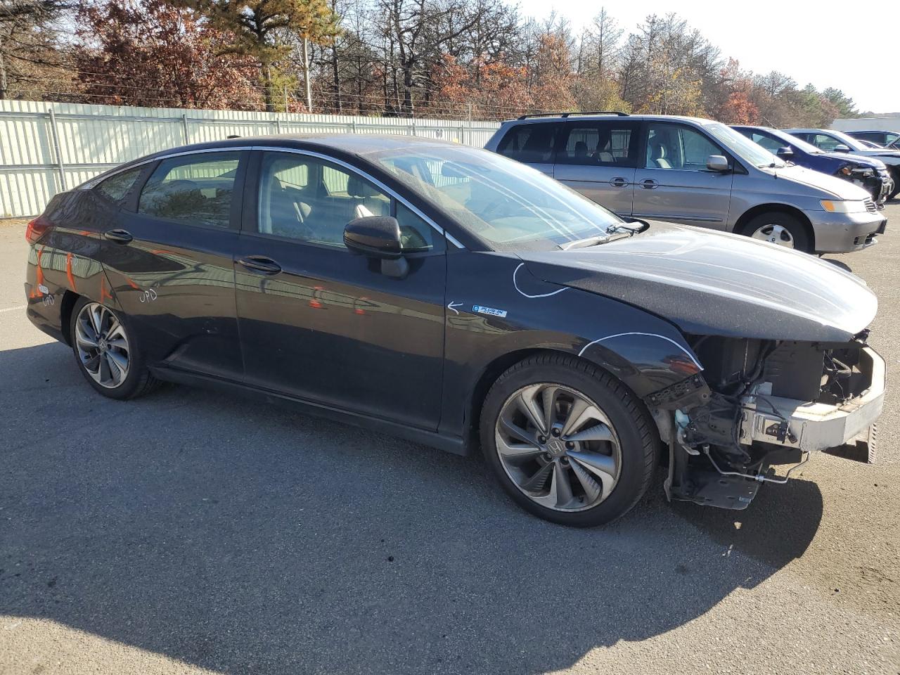 2018 Honda Clarity VIN JHMZC5F3XJC009963 Copart auction photo, front end / minor dent/scratches damage thumbnail 4
