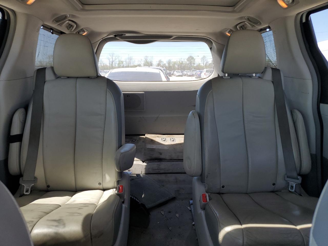 2014 Toyota Sienna VIN 5TDYK3DC3ES507692 Copart auction photo, front end / side damage thumbnail 10
