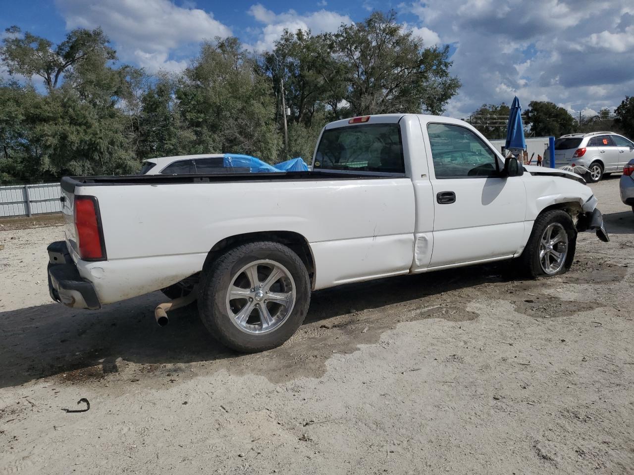 2005 Chevrolet Silverado VIN 1GCEC14X55Z178290 Copart auction photo, front end / side damage thumbnail 3