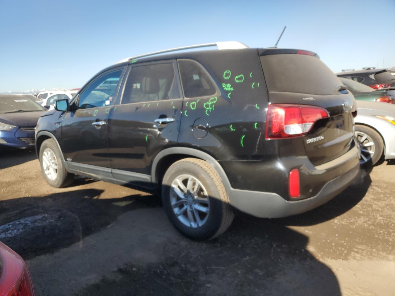2015 KIA Sorento VIN 5XYKTCA62FG594730 Copart auction photo, hail damage thumbnail 2