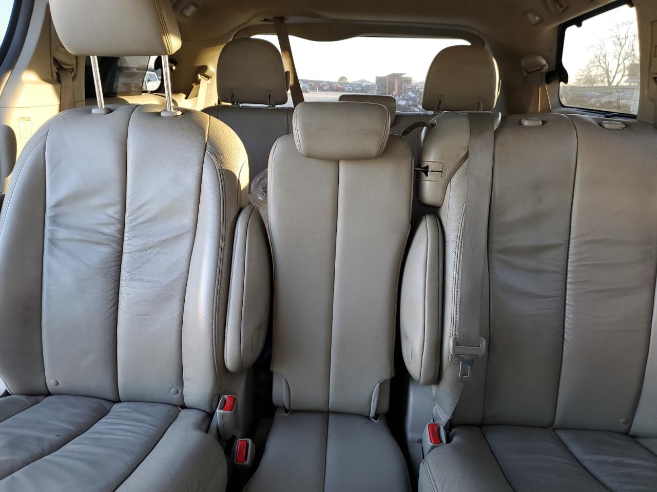 2011 Toyota Sienna VIN 5TDYK3DC4BS057885 Copart auction photo, front end damage thumbnail 10