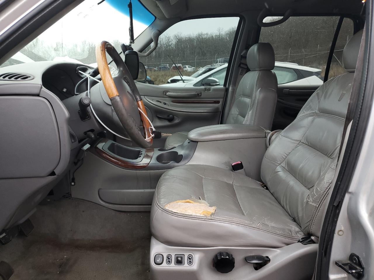 1999 Lincoln Navigator VIN 5LMPU28A8XLJ41265 Copart auction photo, front end / side damage thumbnail 7