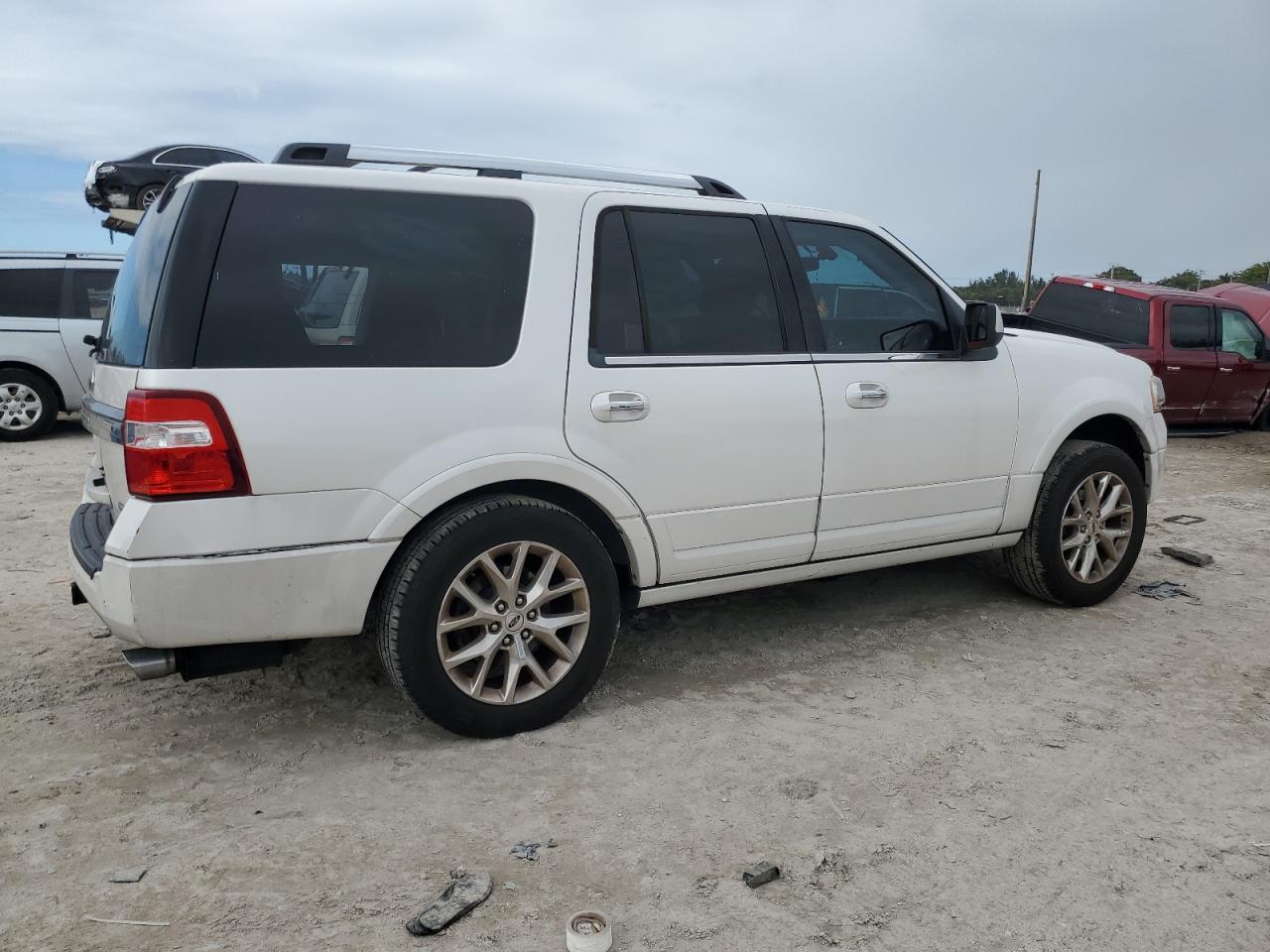 2017 Ford Expedition VIN 1FMJU1KT4HEA40954 Copart auction photo, side / minor dent/scratches damage thumbnail 3
