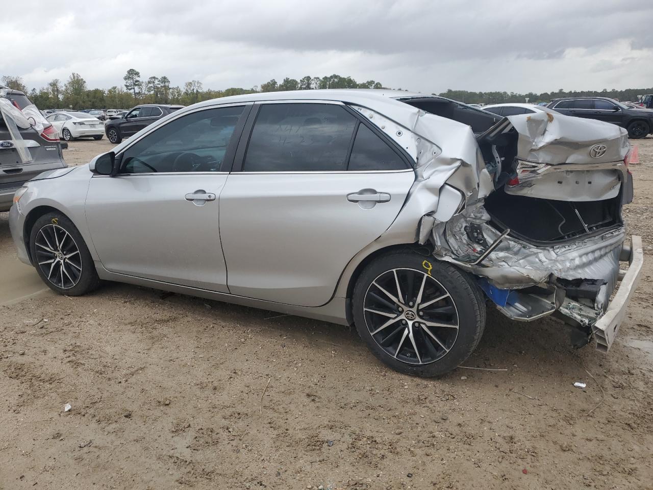 2015 Toyota Camry VIN 4T1BF1FK8FU970617 Copart auction photo, rear end / minor dent/scratches damage thumbnail 2