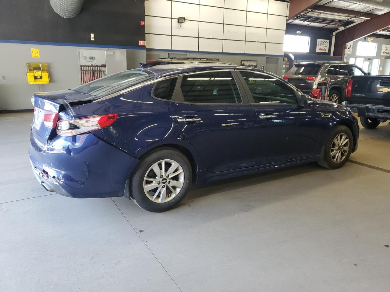 2018 KIA Optima VIN 5XXGT4L33JG234796 Copart auction photo, rear end / minor dent/scratches damage thumbnail 3