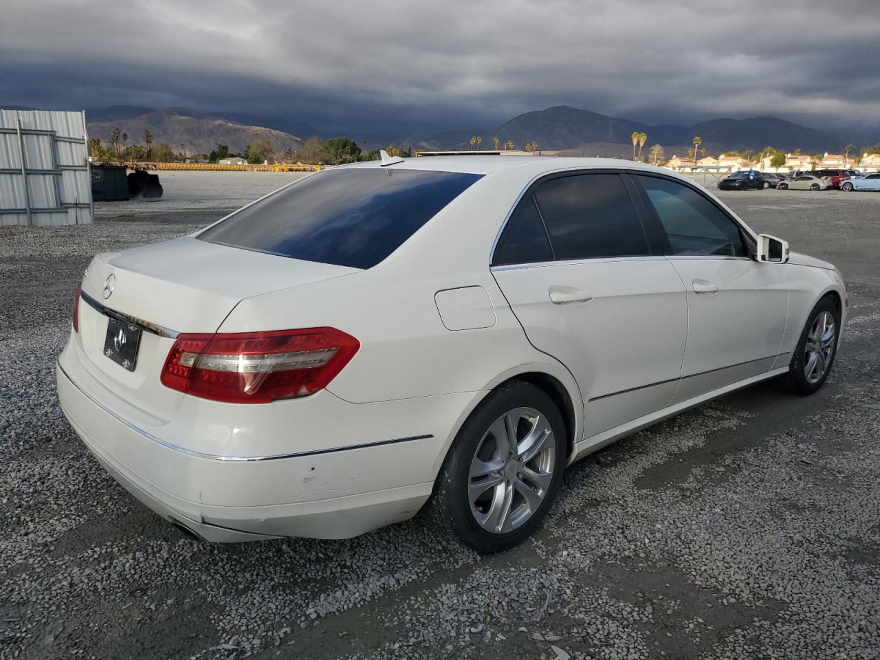 2010 Mercedes-Benz E-klasse VIN WDDHF5GB6AA083926 Copart auction photo, minor dent/scratches damage thumbnail 3