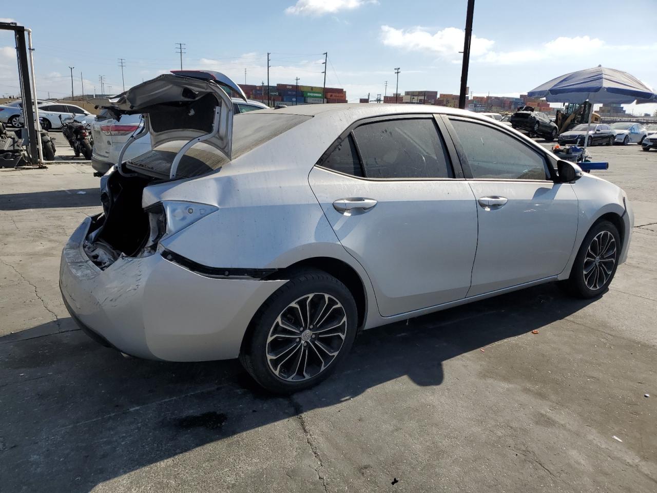 2015 Toyota Corolla VIN 5YFBURHE1FP318368 Copart auction photo, rear end damage thumbnail 3