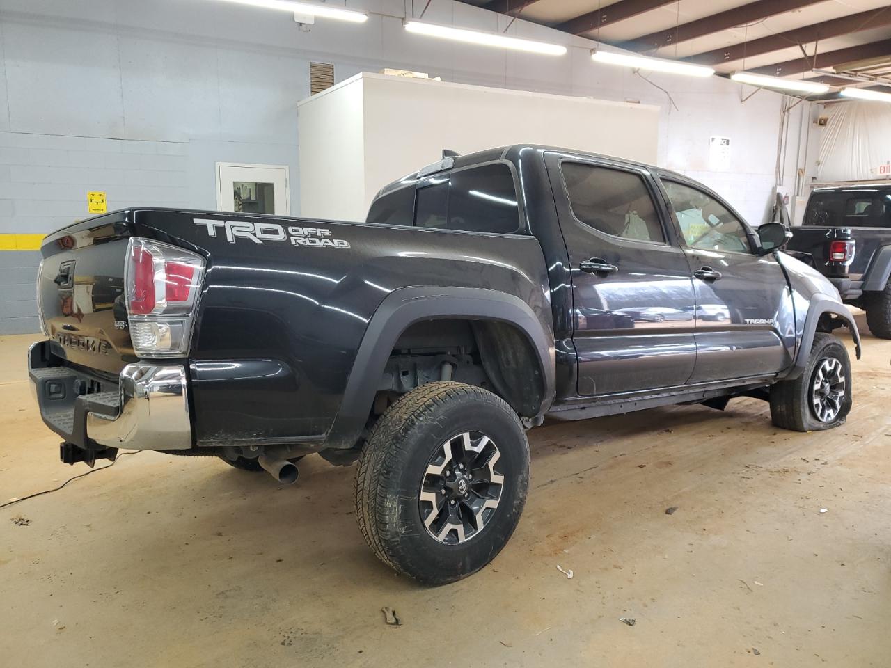 2022 Toyota Tacoma VIN 3TMAZ5CN6NM170477 Copart auction photo, all over / undercarriage damage thumbnail 3