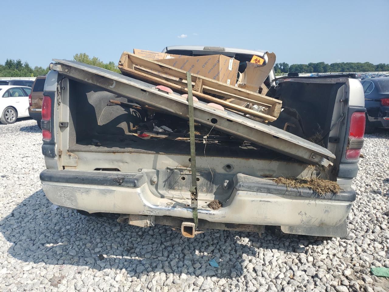 1999 Dodge RAM VIN 1B7MF3365XJ555905 Copart auction photo, all over damage thumbnail 6