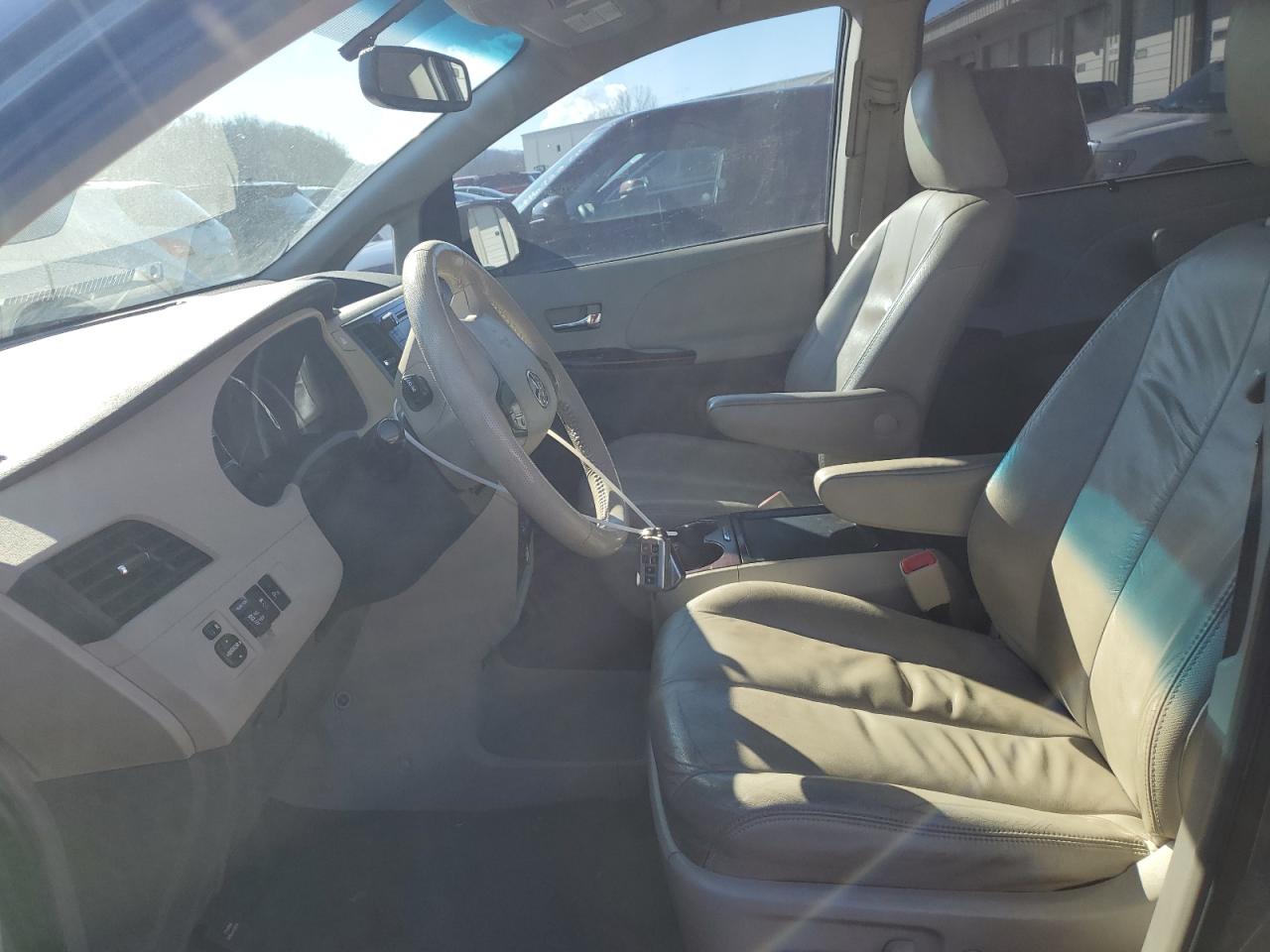 2011 Toyota Sienna VIN 5TDYK3DCXBS086940 Copart auction photo, side damage thumbnail 7
