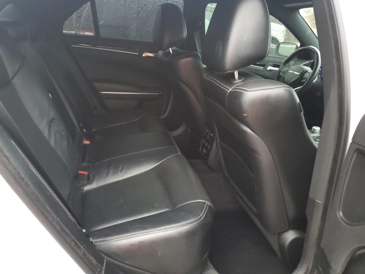 2017 Chrysler 300 VIN 2C3CCAGGXHH577854 Copart auction photo, minor dent/scratches damage thumbnail 10