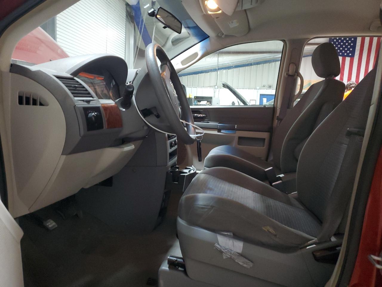 2009 Chrysler Town & Country VIN 2A8HR44E59R534337 Copart auction photo, side / rear end damage thumbnail 7
