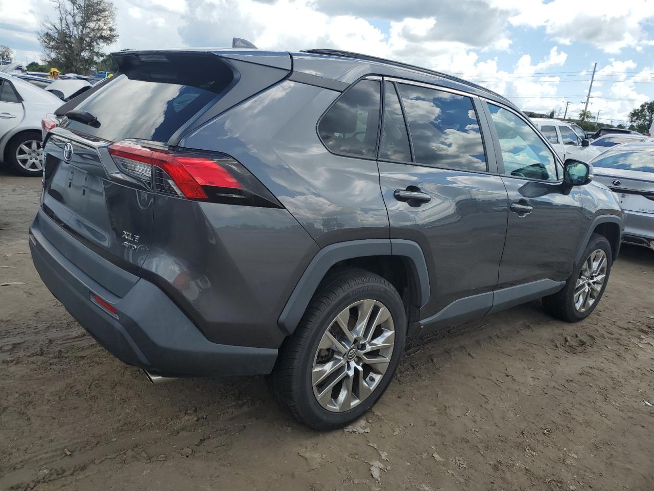 2019 Toyota RAV 4 VIN 2T3A1RFV7KC031173 Copart auction photo, water/flood damage thumbnail 3