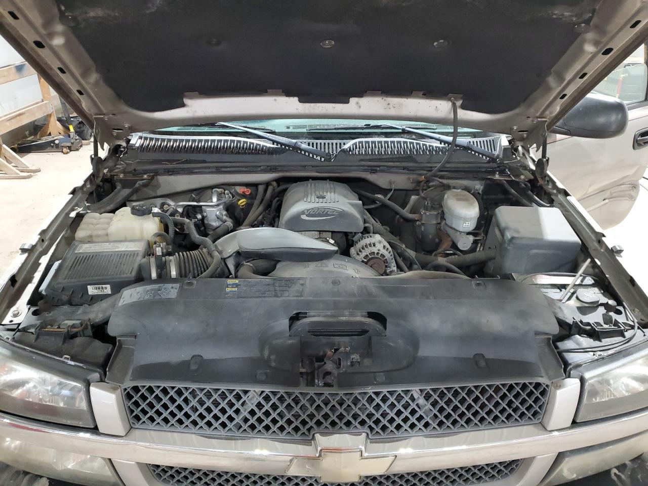 2004 Chevrolet Silverado VIN 1GCEK19T24E224480 Copart auction photo, side / front end damage thumbnail 11