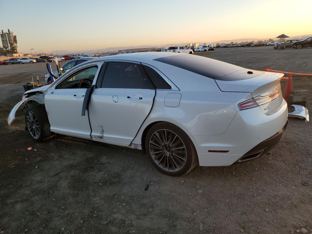 2016 Lincoln MKZ VIN 3LN6L2LUXGR615835 Copart auction photo, front end damage thumbnail 2