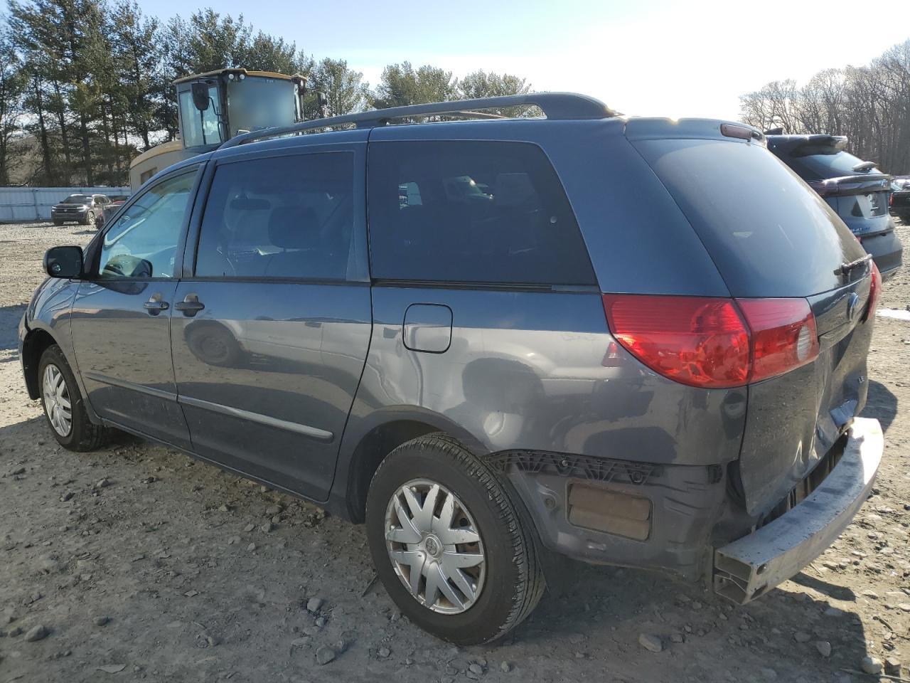 2006 Toyota Sienna VIN 5TDZA23C56S425385 Copart auction photo, front end / rear end damage thumbnail 2