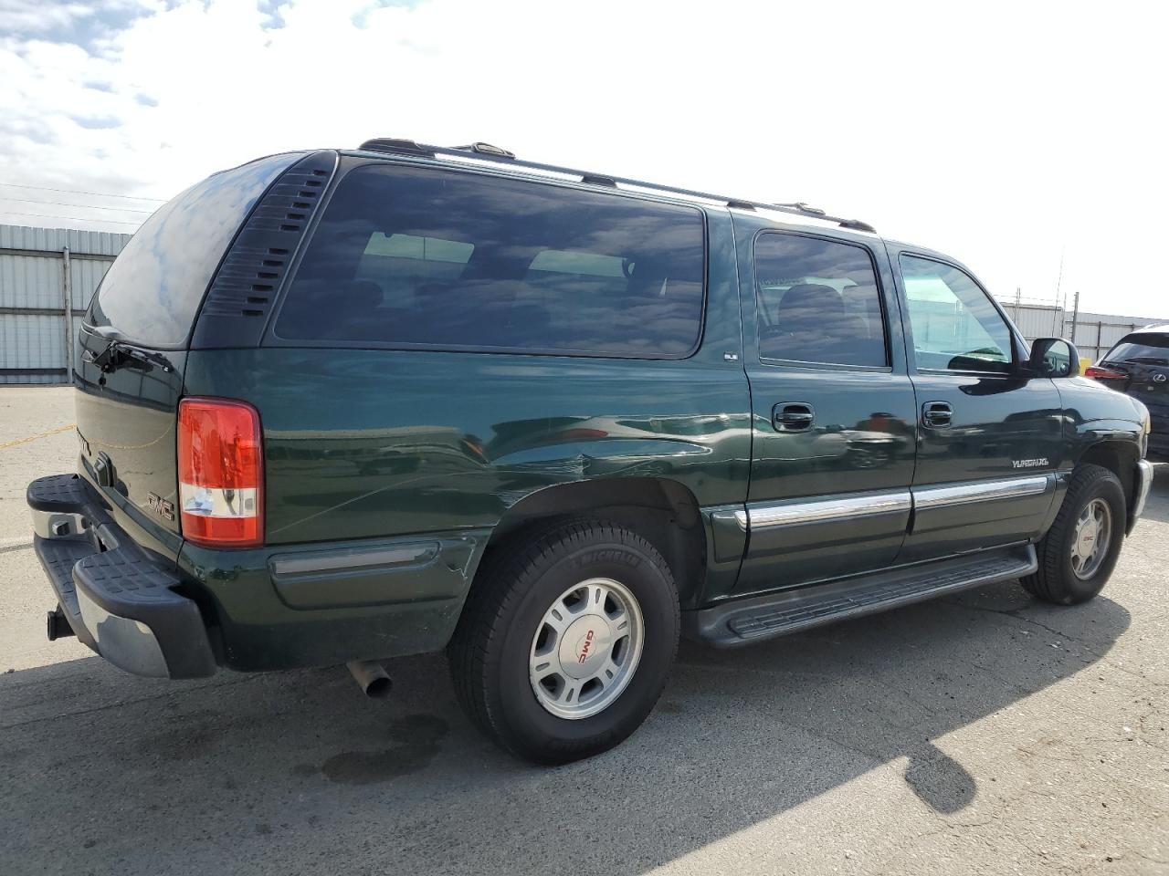 2001 GMC Yukon VIN 3GKEC16TX1G169562 Copart auction photo, vandalism damage thumbnail 3
