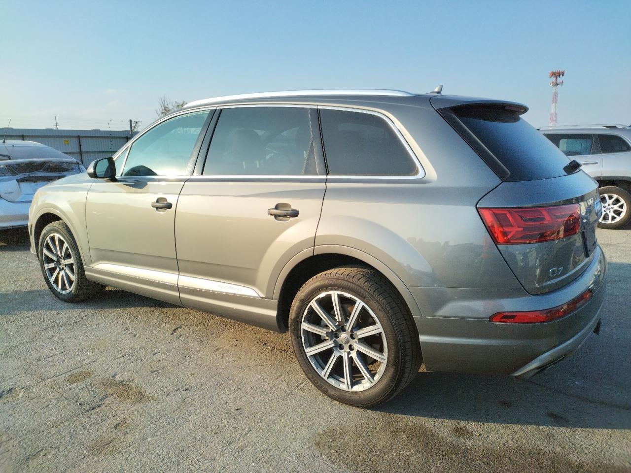 2018 Audi Q7 VIN WA1LAAF70JD016188 Copart auction photo, minor dent/scratches damage thumbnail 2