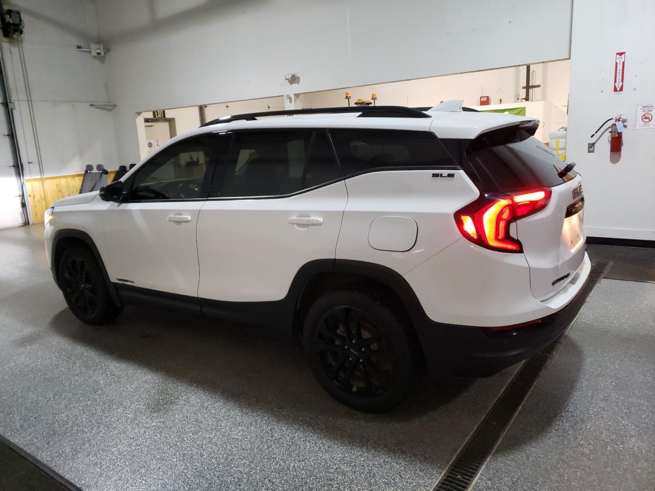 2020 GMC Terrain VIN 3GKALTEV5LL333226 Copart auction photo, minor dent/scratches damage thumbnail 2