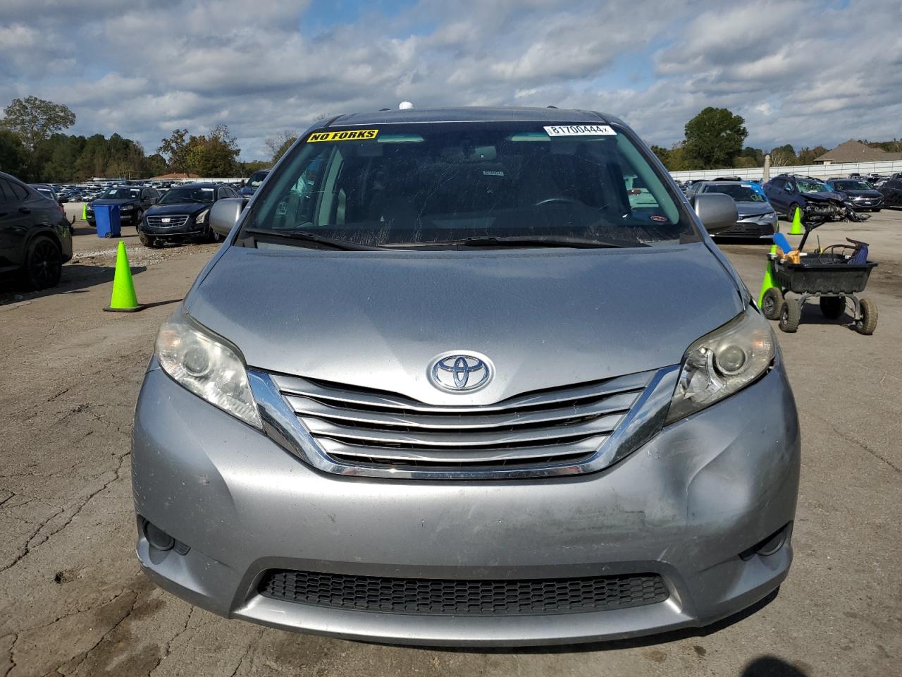 2015 Toyota Sienna VIN 5TDKK3DCXFS620210 Copart auction photo, rear end / minor dent/scratches damage thumbnail 5