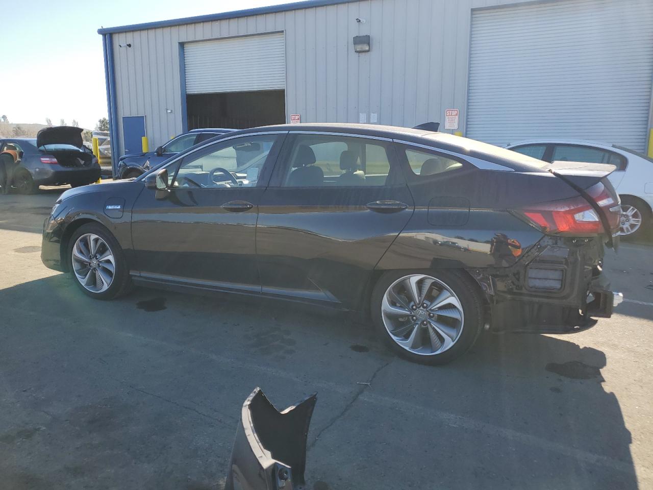 2019 Honda Clarity VIN JHMZC5F17KC005854 Copart auction photo, rear end / minor dent/scratches damage thumbnail 2