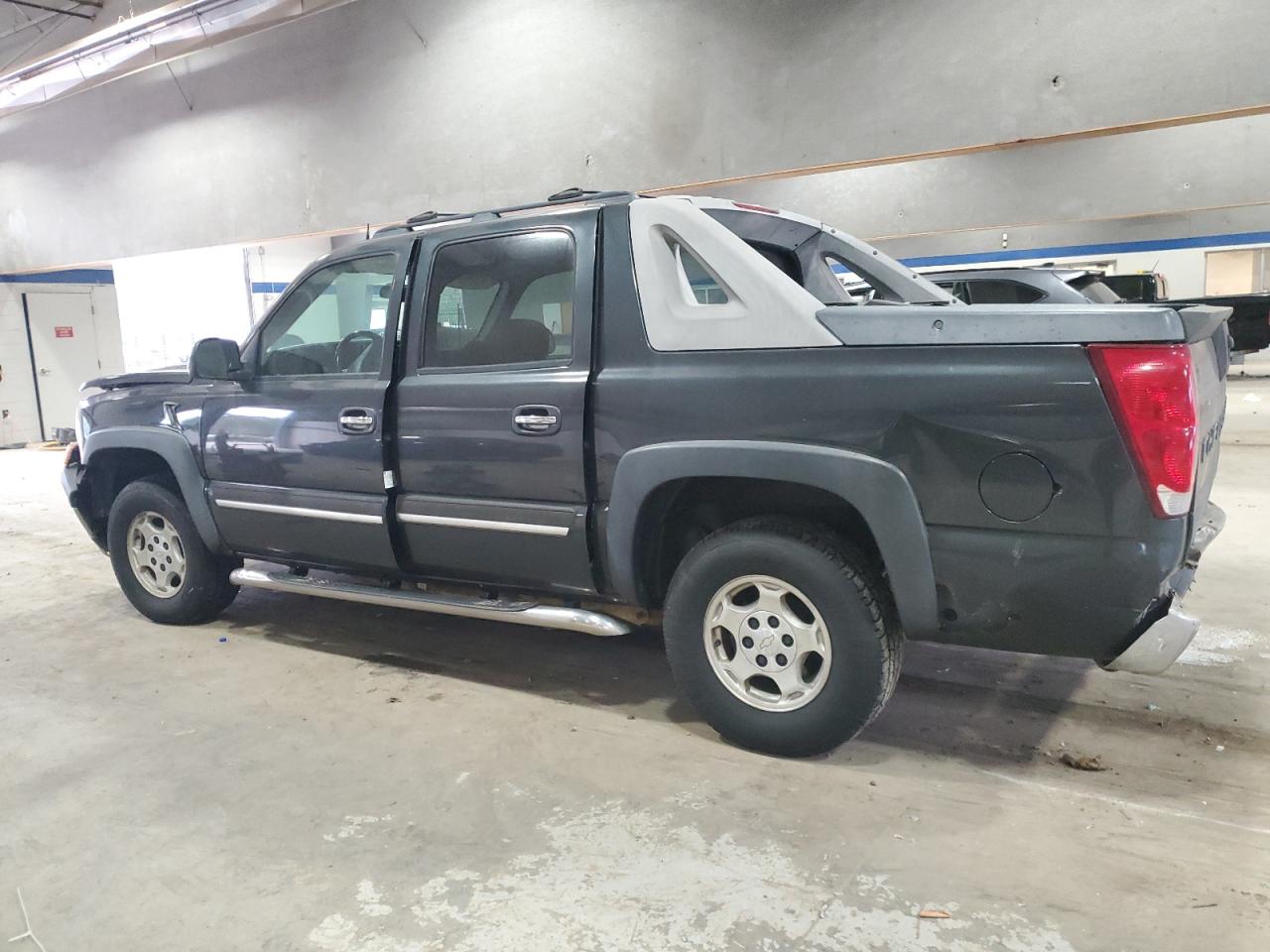 2005 Chevrolet Avalanche VIN 3GNEC12Z95G292918 Copart auction photo, front end / side damage thumbnail 2