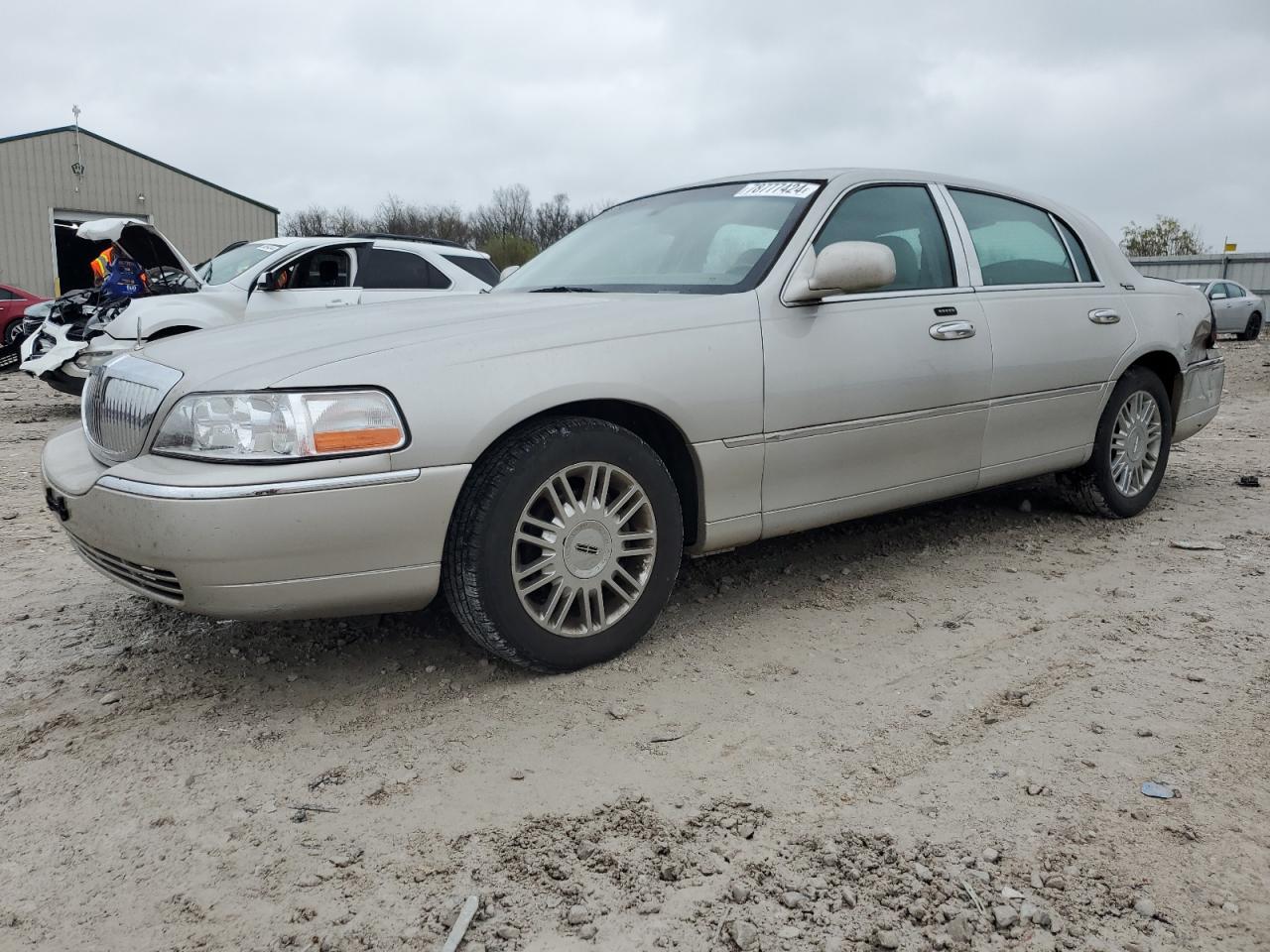 2005 Lincoln Town Car VIN 1LNHM82W15Y661449 - Copart auction photo