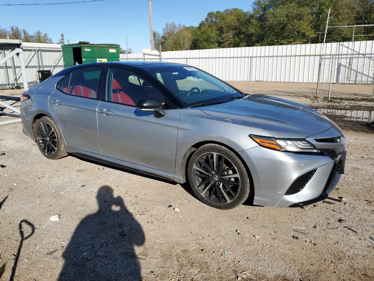 2018 Toyota Camry VIN 4T1BZ1HK8JU013059 Copart auction photo, side damage thumbnail 4