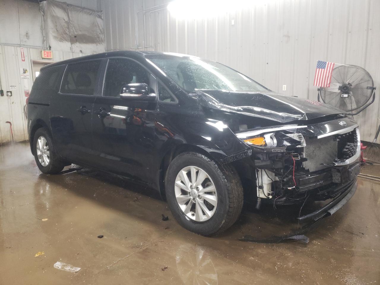 2015 KIA Sedona VIN KNDMA5C17F6025760 Copart auction photo, front end / minor dent/scratches damage thumbnail 4