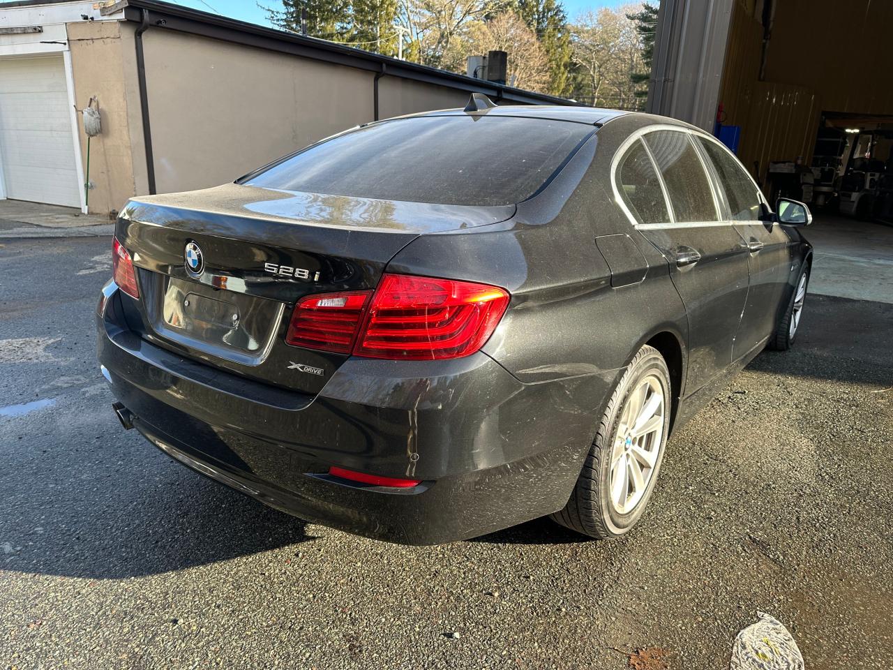 2016 BMW 5er VIN WBA5A7C53GG152050 Copart auction photo, minor dent/scratches / normal wear damage thumbnail 4