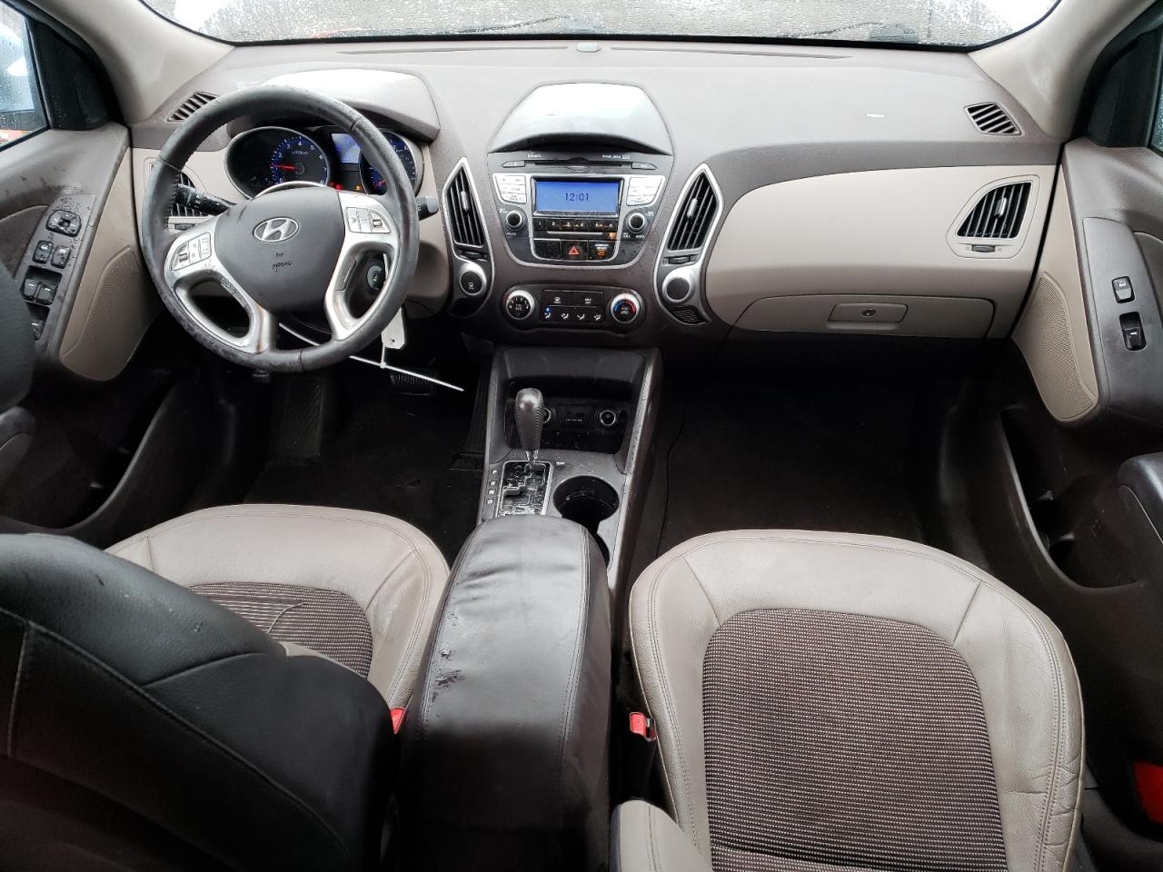 2011 Hyundai Tucson VIN KM8JU3AC2BU285519 Copart auction photo, rear end / minor dent/scratches damage thumbnail 8