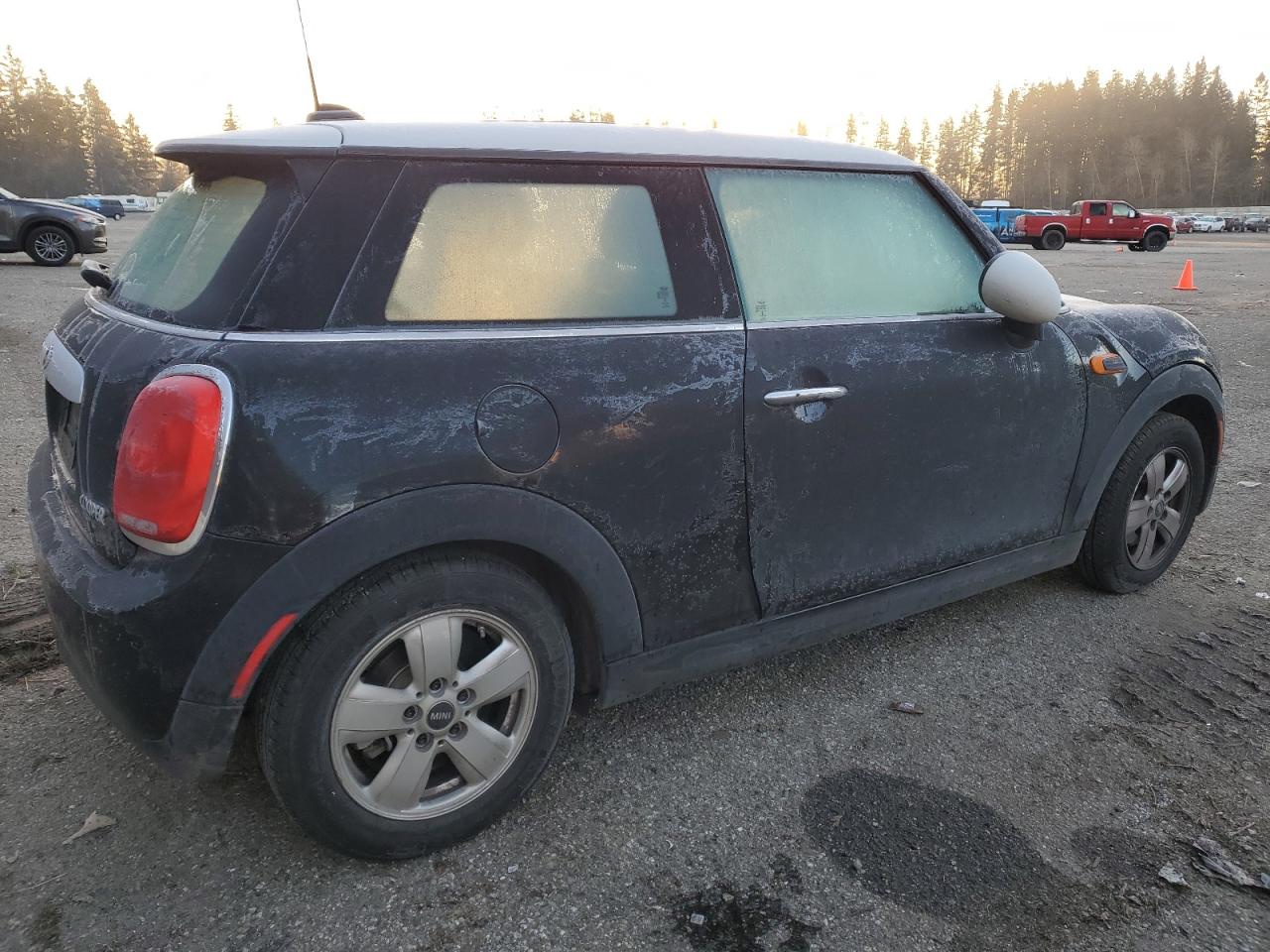 2015 MINI Cooper VIN WMWXM5C51F3A58679 Copart auction photo, front end / side damage thumbnail 3