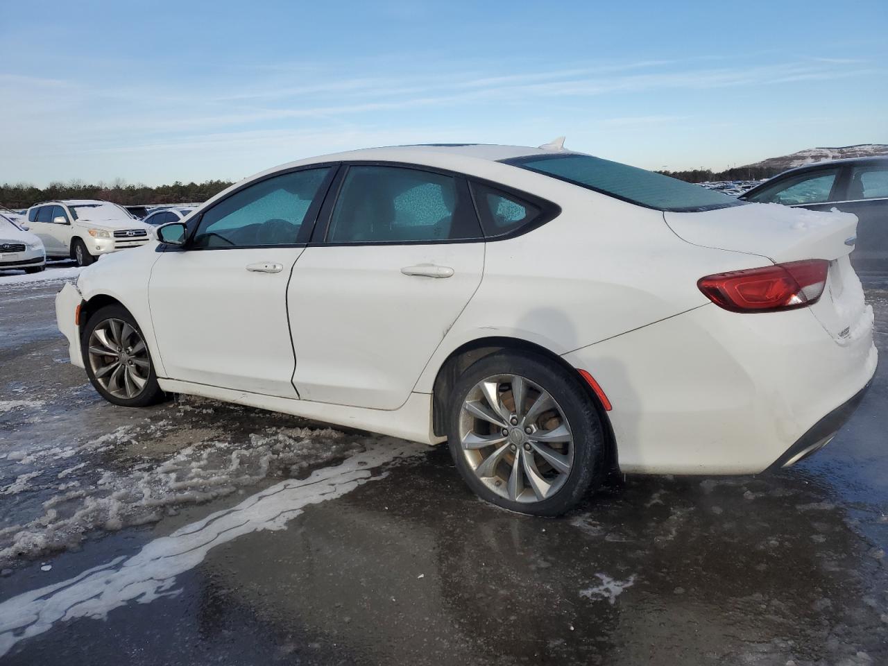 2016 Chrysler 200 VIN 1C3CCCBG3GN132283 Copart auction photo, front end / minor dent/scratches damage thumbnail 2