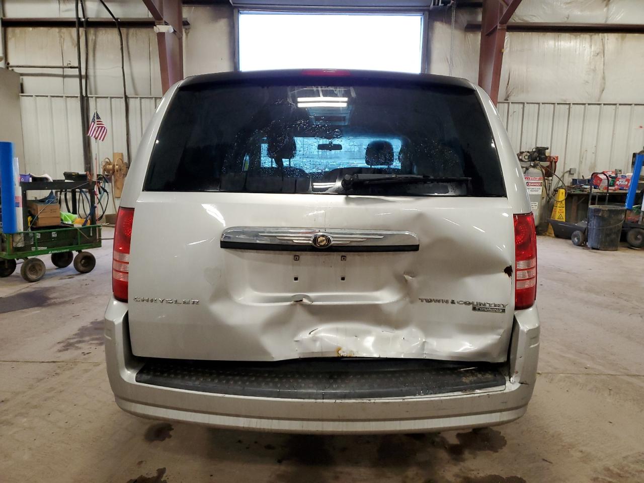 2010 Chrysler Town & Country VIN 2A4RR5D13AR386914 Copart auction photo, rear end / side damage thumbnail 6