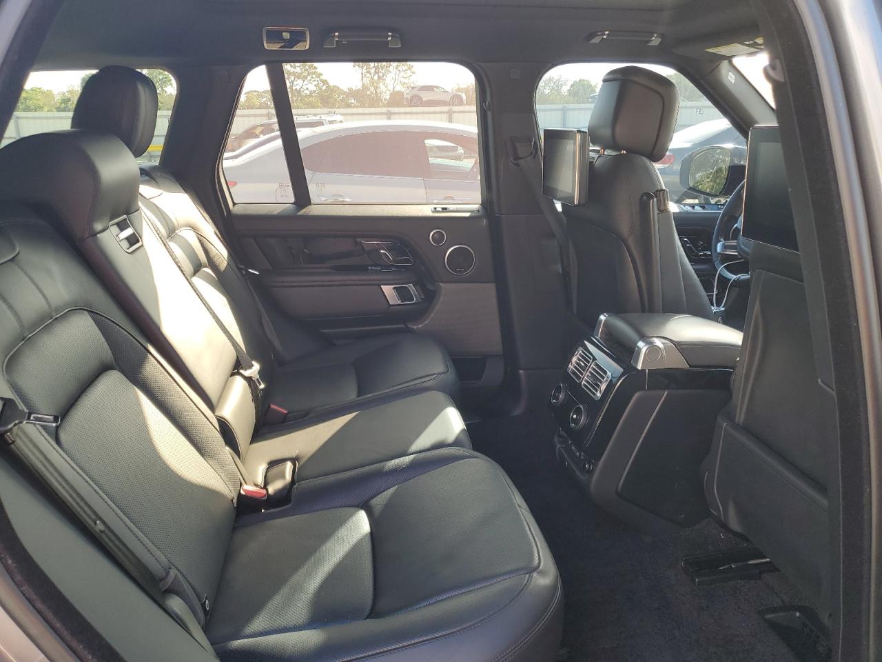 2019 Land Rover Range Rover VIN SALGS2SV7KA542926 Copart auction photo, front end / minor dent/scratches damage thumbnail 11
