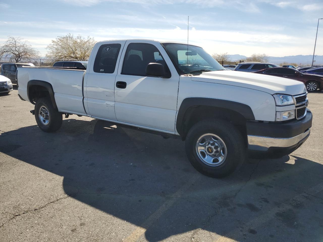 2006 Chevrolet Silverado VIN 1GCHC29U66E204261 Copart auction photo, front end damage thumbnail 4